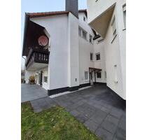 Ohne Provision: Wohnung mit Terrasse, 2 Garagen und 2 Stellplätze - Frankenberg (Eder)