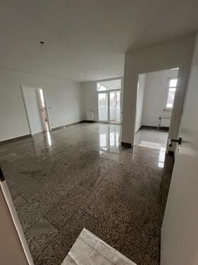 Foto - Frisch renovierte 4-Zimmer- Wohnung 105qm + Garage