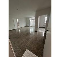 Frisch renovierte 4-Zimmer- Wohnung 105qm + Garage - Radevormwald