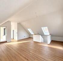 Lichtdurchflutete Dachgeschosswohnung, großzügiger Loftcharakter - Mühlheim am Main