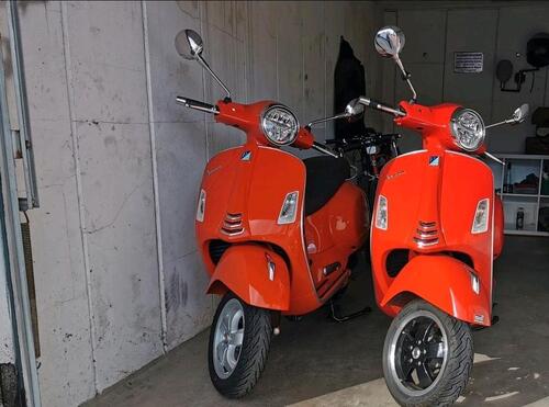 Foto - Stellplatz für ein Motorrad in einer Garage. LindenLimmer