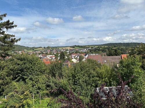 Foto - Vollst. renovierte DG-Wohnung mit Balkon und EBK (Heid