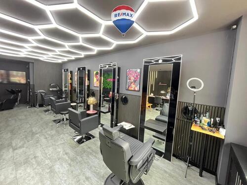 Foto - Vielseitiger Barber-, Friseur- & Kosmetiksalon in Toplage–gegen Abstand abzugeben. Nutze die Chance!