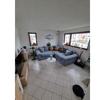 Helle vollmöbliete 3-Zi Wohnung mit Balkon und TG in Filderstadt