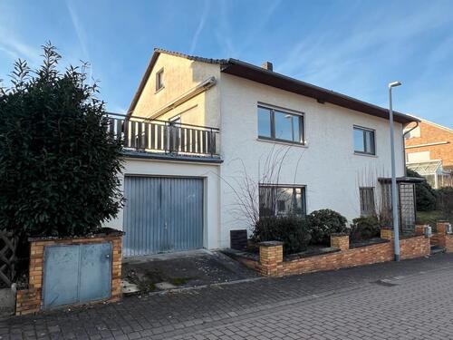 Foto - Freistehendes Einfamilienhaus mit Einliegerwohnung & Garten