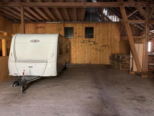 Foto - Geschlossener Stellplatz für Wohnwagen oder Boote