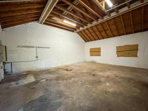 Foto - 80 m² freistehende Kalthalle, befahrbar + 110 m² Außenfläche 