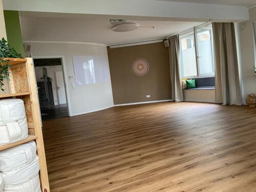 Foto - Kursraum für Yoga anzubieten - 25,00 EUR Kaltmiete,