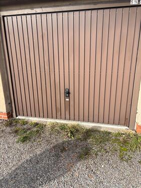 Foto - Garage mit stabilem Metalltor - 80,00 EUR Miete,
