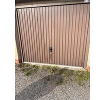 Garage mit stabilem Metalltor - 80,00 EUR Miete, in Freiberg (PLZ: 09599)