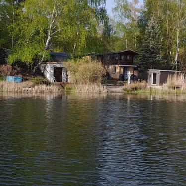 Foto - Wassergrundstück mit Bungalow - 120.000,00&nbsp;EUR Kaufpreis, ca.&nbsp; 30,00&nbsp;m&sup2;