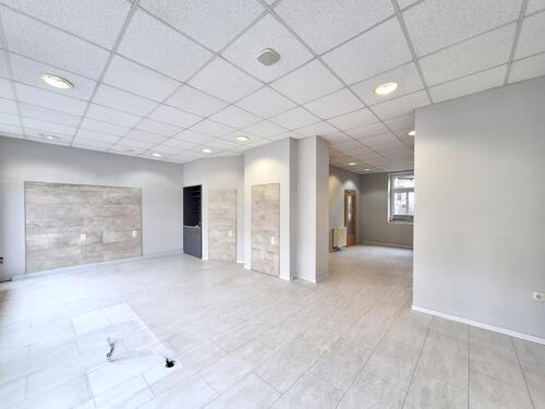 Foto - Helle Gewerbeeinheit mit großen Schaufenstern in zentraler Lage von Erfurt