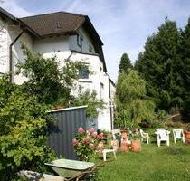Einfamilienhaus mit Einliegerwohnung in unverbaubarer Lage - Brücken