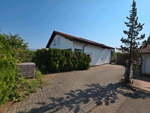 Foto - Großes Mehrfamilienhaus mit großzügigem Garten in Leonbronn