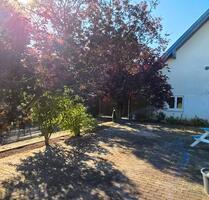 EXKLUSIVES ANWESEN MIT 5.500 m² GRUNDSTÜCK – WOHNEN, INVESTIEREN - Schönefeld