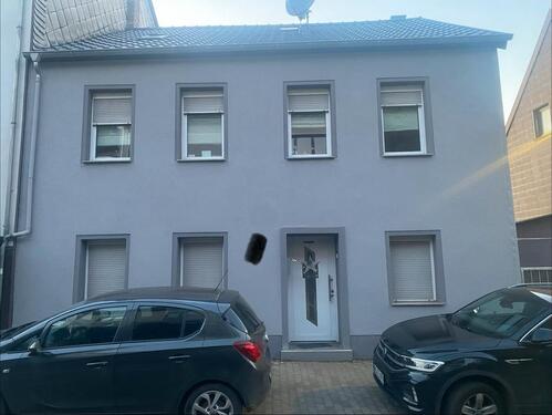 Foto - Zentrales Einfamilienhaus mit großen Garten und viel Wohnraum