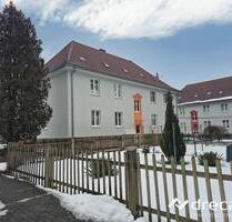 Neu renoviert! 2-R-Whg 1.OG Stellpl.+Garten! - Arnsdorf