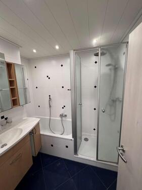 Foto - 1 Zimmer Wohnung Helle und moderne schaftsküche mit Herd