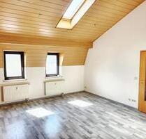sonnige 4,5 R - Dachgeschosswohnung mit Einbauküche - Reichenbach im Vogtland
