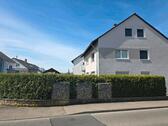 Foto - Saniertes Mehrfamilienhaus mit Doppelgarage und großem Grundstück