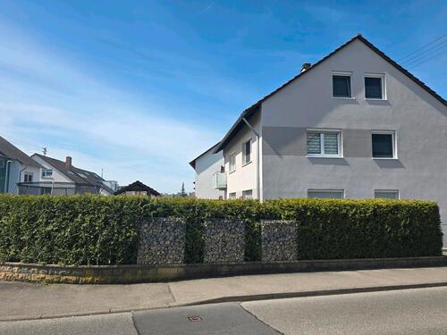 Foto - Saniertes Mehrfamilienhaus mit Doppelgarage und großem Grundstück