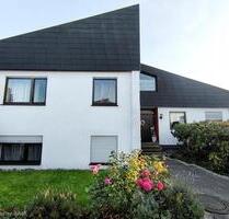Architektonisch besonderes Einfamilienhaus mit Einliegerwohnung - Neuenstein