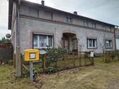 Foto - Familienhaus mit Nebengebäude und großem Grundstück
