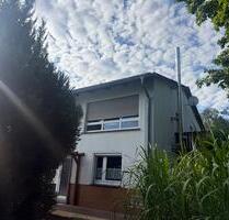 Wohnhaus mit Lagerhalle und frei bebaubares Grundstück - Bad Zwesten