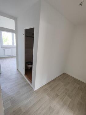 Foto - Schick sanierte 2-Raumwohnung mit Balkon und Blick ins Grüne
