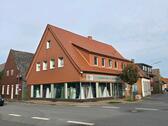 Foto - Wohn- und Geschäftshaus mit großer Fensterfront