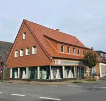 Wohn- und Geschäftshaus mit großer Fensterfront - Laer