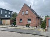 Foto - Renovierungsbedürftiges, freistehend Haus in guter, ruhiger Lage.