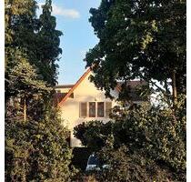 Eingefriedetes Stadthaus mit Garage, Carport und Stellplätzen - Unna