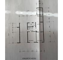 Ein- oder Zweifamilienhaus mit großem Grundstück in Hockenheim