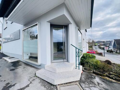 Foto - Vielseitiges Ladenlokal mit Stellplätzen in Arnsberg-Müschede