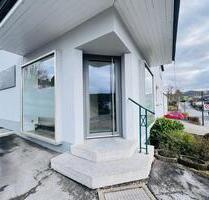 Vielseitiges Ladenlokal mit Stellplätzen in Arnsberg-Müschede