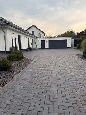 Foto - Moderner Bungalow mit Doppelgarage und großem Hof in Nordsteimke