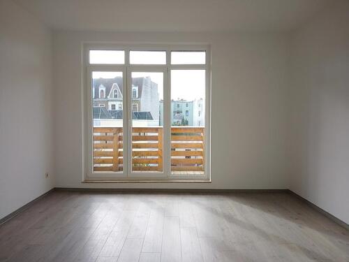 Foto - Anfragen NUR per E-Mail. Große, renovierte, sonnige 3-Zi-Wohnung mit perfektem Grundriss.