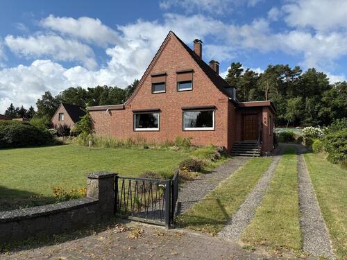 Foto - ** Wunderschönes Haus 199 m2 mit riesen Garten und 3 Garagen **