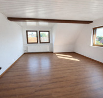 Großzügige 4-Zimmer-Wohnung mit ausgebautem Spitzboden – Einbaukü - Dransfeld