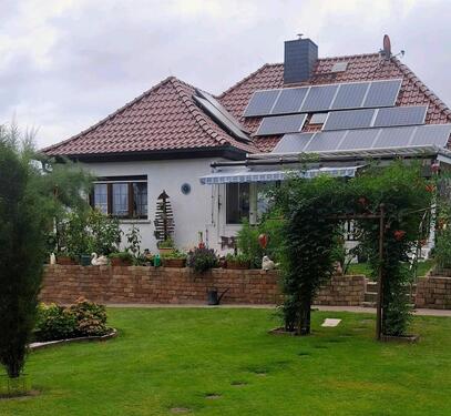 Foto - Einfamilienhaus mit großen Grundstück