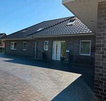 Junger Bungalow mit viel Platz - 848.900,00&nbsp;EUR Kaufpreis, ca.&nbsp; 300,00&nbsp;m&sup2; in Ganderkesee (PLZ: 27777)