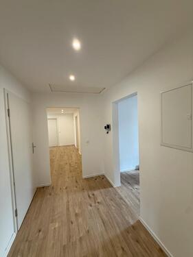 Foto - Renovierte 3 Zimmer Wohnung - 1.300,00&nbsp;EUR Kaltmiete, ca.&nbsp; 102,00&nbsp;m&sup2;