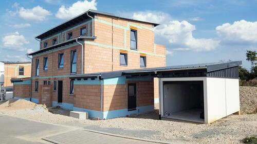 Foto - Großzügige DHH mit PV-Anlage, Einbauküche, 2 Bädern, großem Grundstück und Fernblick!