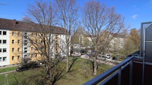 Foto - Ab August! Frisch modernisierte 3 Raumwohnung im Grünen