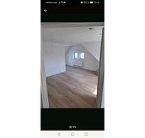 Drei Zimmer Dachgeschosswohnung - Felsberg