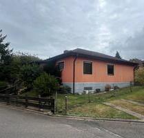 Winkelbungalow mit 2 Garagen Garten 693m² Keller in Antendorf - Auetal