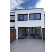 Erstbezug nach Sanierung – Modernes Reihenendhaus mit Smart-Home, Garten & viel Komfort - Duisburg Hochheide