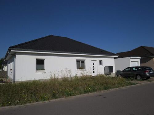 Foto - Modernes Einfamilienhaus (Bungalow) mit Garage ++ Neubau 2023