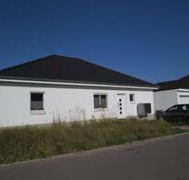 Modernes Einfamilienhaus (Bungalow) mit Garage ++ Neubau 2023 - Kölleda
